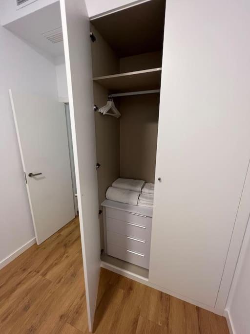 Simon, Piso Nuevo Con Piscina 2023 Appartement *